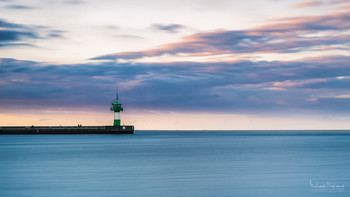 Abend an der Nordermole / Das Leuchtfeuer auf der Nordermole in Travemünde