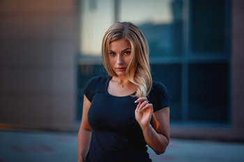  / ***