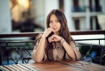 &nbsp; / To see beauty, you need to look into the eyes.