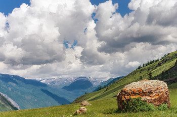 Clouds and mountains ... / ***