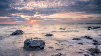 Sonntagmorgen / Sonnenaufgang am Brodtener Ufer