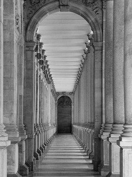 Colonnade / ***