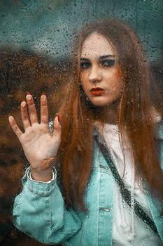 Through the rain / ***