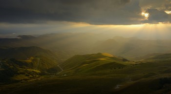 Sonnenuntergang in den Bergen / ***
