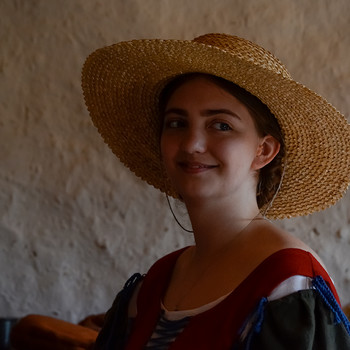 Strohhut / [img]https://b.radikal.ru/b40/2009/6e/4bea51f81c3a.jpg[/img]
