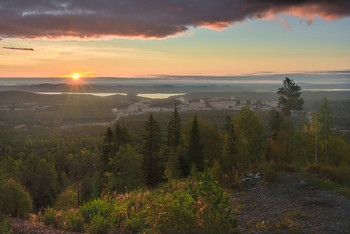 Dämmerung über der Stadt / ***