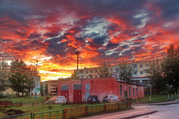 Sonnenuntergang in der Stadt / ***