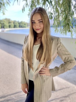  / ***