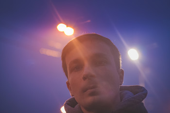  / ***