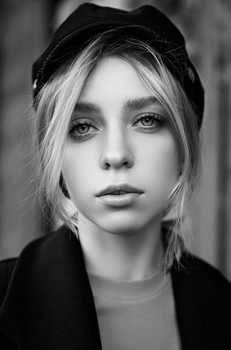  / ***