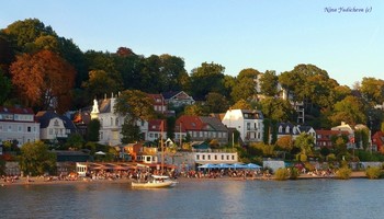 Strand an der Elbe in Hamburg / ***