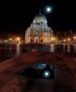 Full Moon / ***