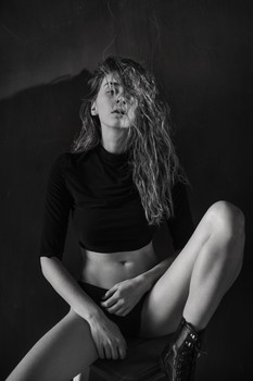  / ***