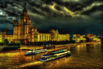 Skyscraper am Wasser / ***