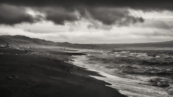 Black Beach / ***