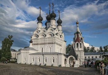 Trinity Cathedral / ***