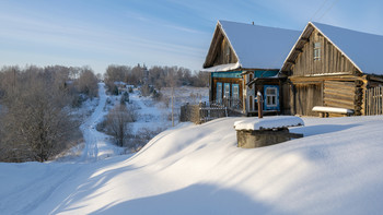 Little House on the Hill / ***