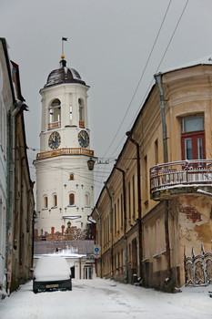 Clock Tower / ***
