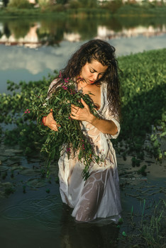 Midsummer / ***