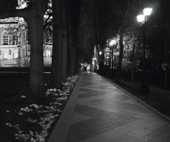 Dunkle Gasse / ***