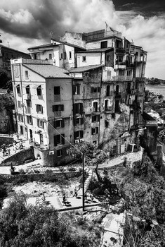 House by the River / ***