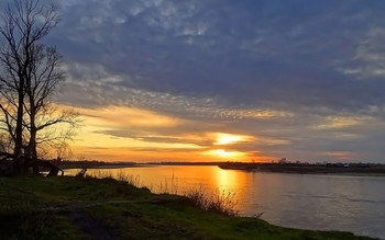 Herbst-Sonnenuntergang / ***