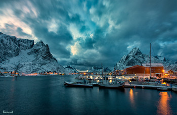 Evening quay / ***