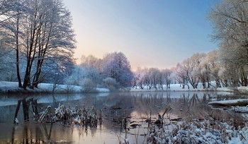 Sunrise over the river / ***