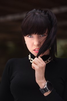  / ***