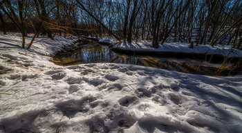 River. / ***