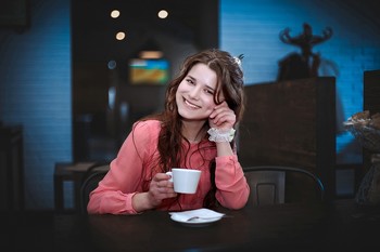 The girl in the cafe / ***