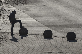Drei Punkte / ***