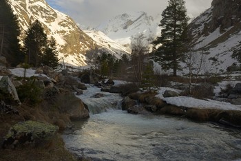 Sunset in the mountains / ***