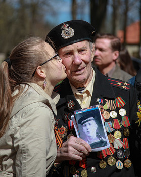 9. Mai / ***