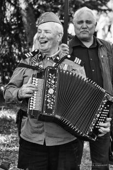 Accordionist / ***