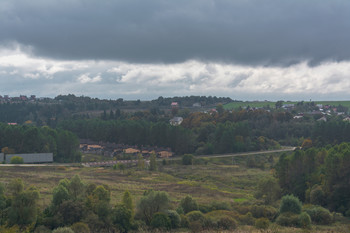 Teilweise bewölkt / ***