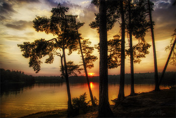 Sunset on the lake / ***