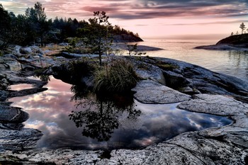 The Dawns Here Are Quiet ... / ***