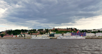 CLOUDS OVER THE CITY arose ... / ***