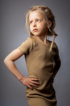 Anya / ***
