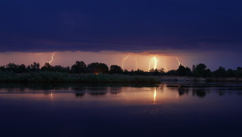 Storm / ***