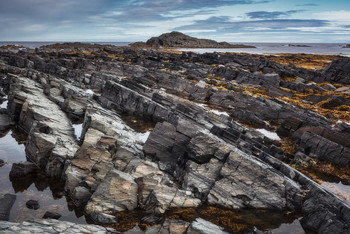 At the end of the earth / ***