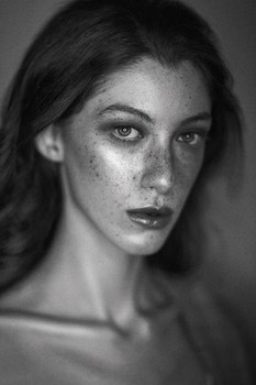  / ***