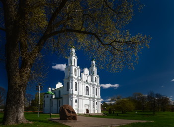 Sophia Cathedral / ***