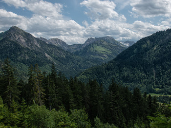 Allgäuer Hochalpen / Ostrachtal in der Gipfelmulde liegt der malerische Schrecksee.
Werde es mal versuchen 1000hm zu bewältigen um dort hinzukommen.
