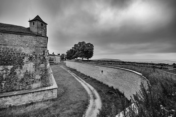 Die Festung / ***