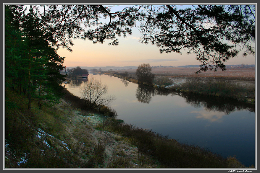 А рассвет уже чуть заметнее...