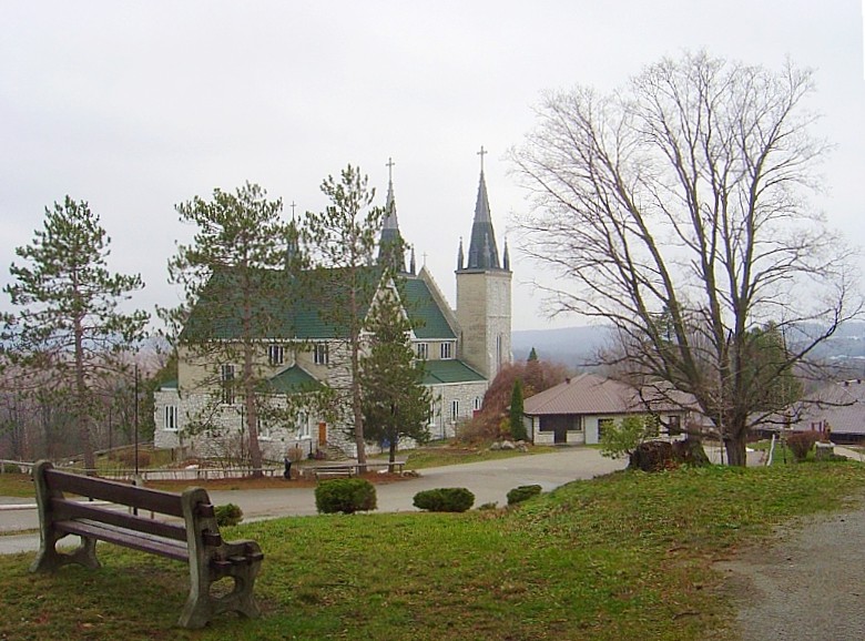 Martyr's Shrine. Журботны спакой. Лістапад.