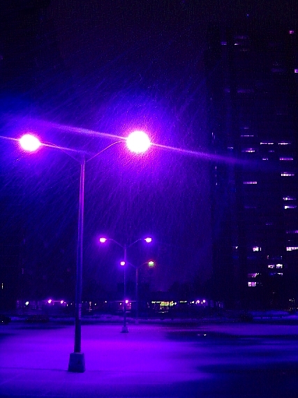 Зорны вецер блукае па горадзе, па заснежаных вулачках Менску...