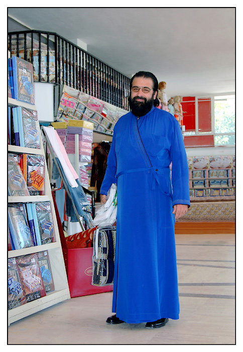 Сын мой, ты что, греческого священника ни разу не видел?...